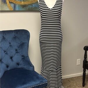 Banana Republic Black and White V-Neck Sheath Maxi Dress